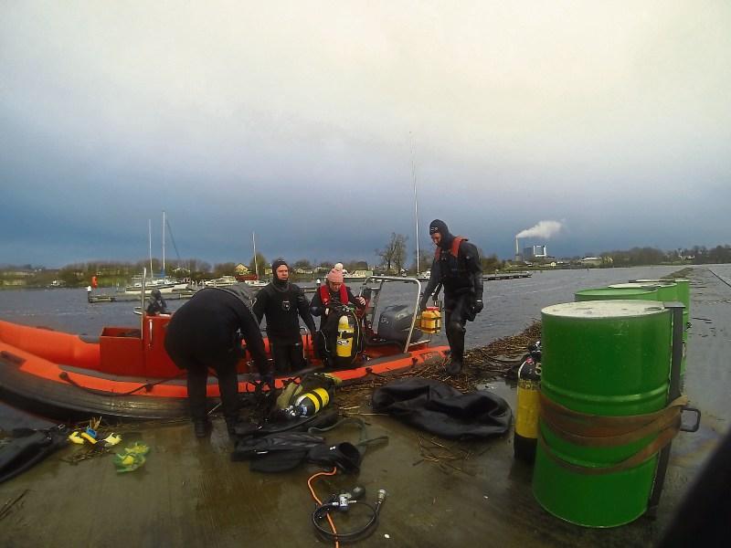 Lough Ree Sub Aqua Club step in as car blown into Shannon at Lanesboro