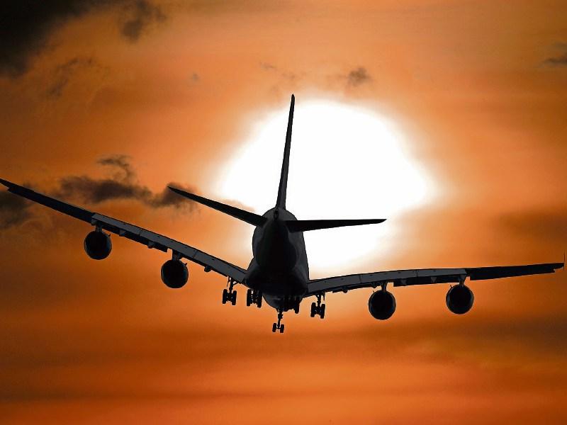 Greens call for cash refunds for airline customers 