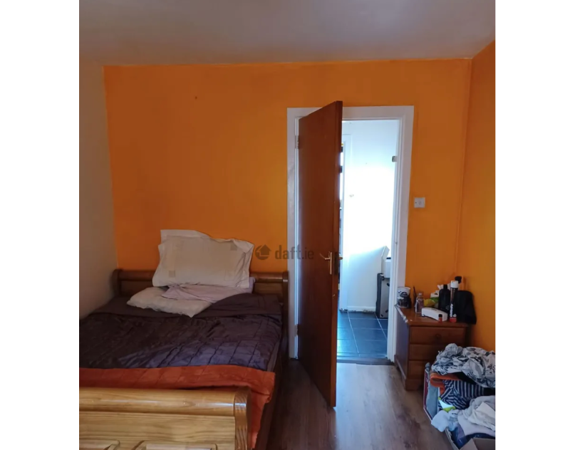 Homeowner offers to share his double room with  'open-minded' renter