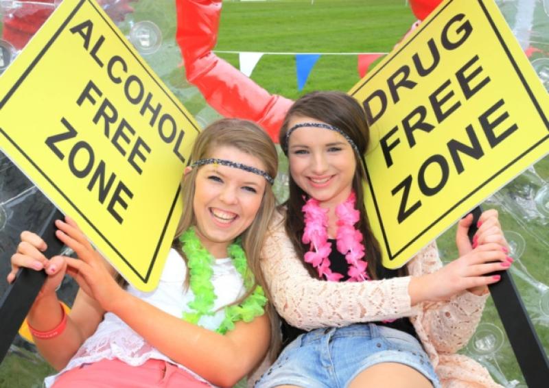Eimear Rowley and Stephenie Donnelly at the launch of the 2014 Foroige HYPE Youth Fest. Photo: Michelle Ghee. www.gphotos.ie