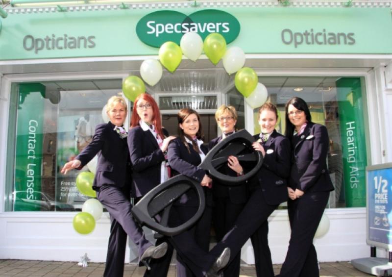Phil McKenna, Laura Morris (Specsavers Longford Store Manager), Fiona Ferguson (Specsavers Ophthalmic Director), Monica Tully, Aisling Nertney and Anne Farrell celebrate at the official opening of Specsavers Longford at 17, Ballymahon Street. Photo: Michelle Ghee. www.gphotos.ie