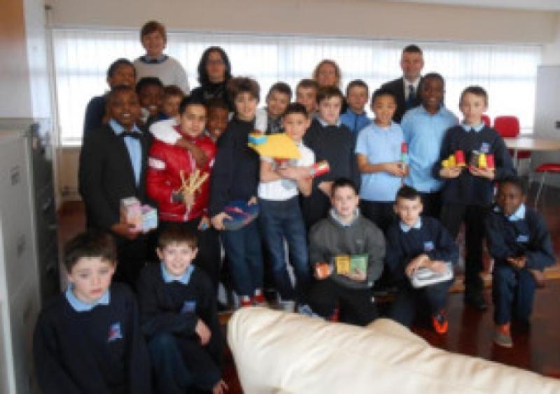 'Dragons' Nora Horan, Kathleen O'Brien and Michael Nevin with the fifth class pupils of St Michael's NS and their business, EBN Jewellery.