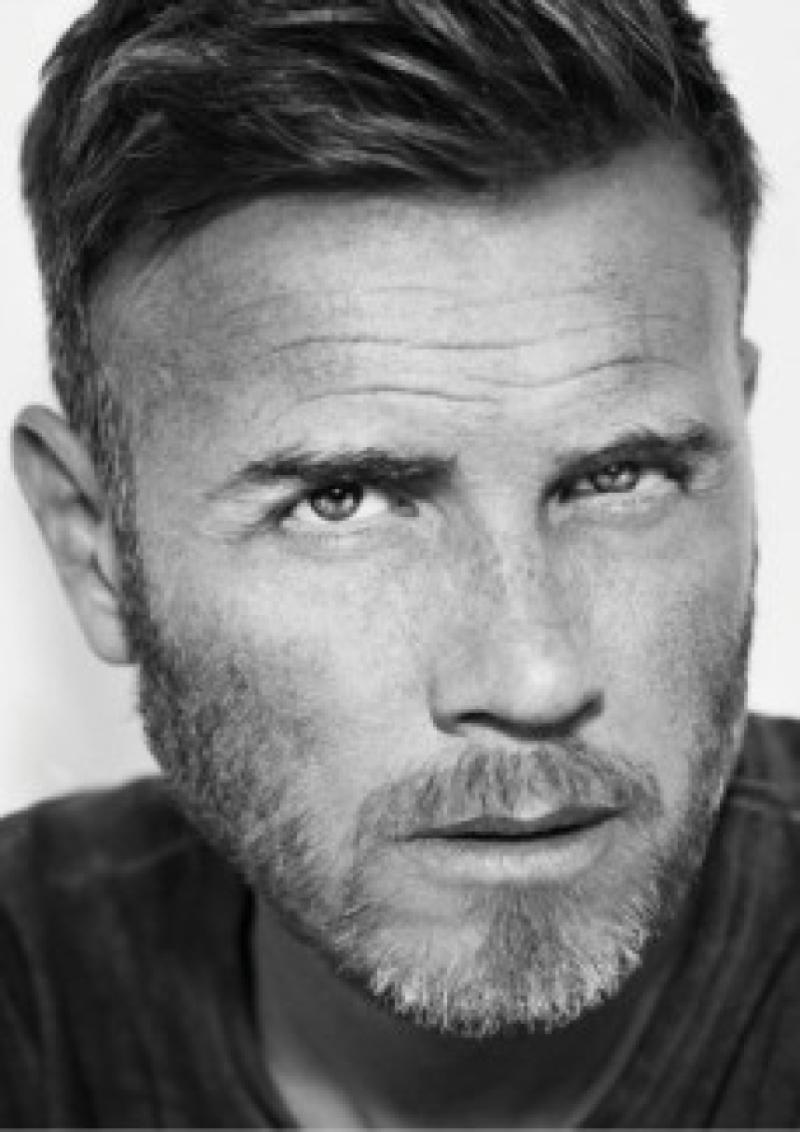 Gary Barlow has sent Twitter into a meltdown after announcing that he will sing at three weddings in 2015.