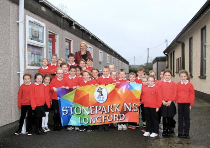 The Second Class students of Stonepark National School with Principal Meriel McCord. Photo: Michelle Ghee. www.gphotos.ie