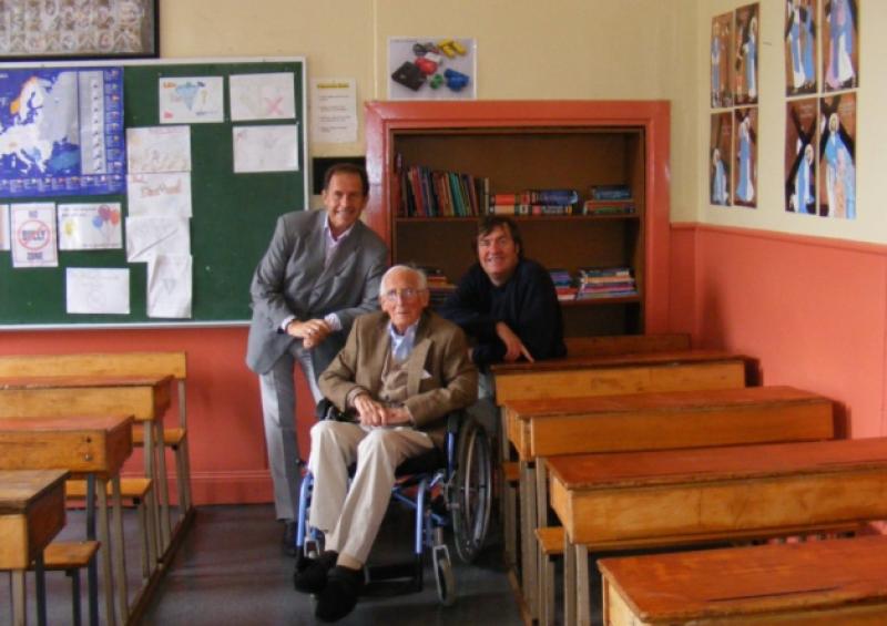 The late Dr Harold Browne, formerly of Battery Road, Longford, pictured in June of 2014 when he visited St Mels College. where he was a student 75 years earlier. Also in the photo are his sons Richard and Michael.