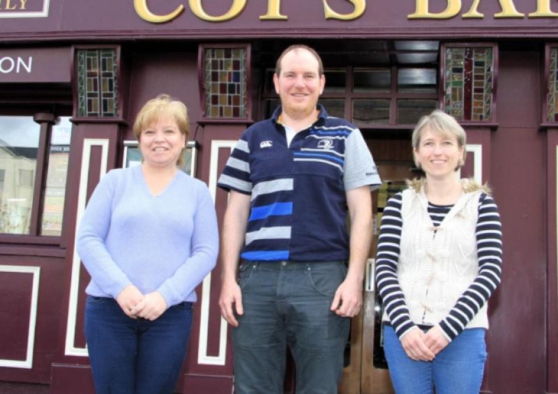 Sisters Jo Purkis (left) and Marion Prendergast with Stephen Coy from Coy's Bar. Photo: Michelle Ghee. www.gphotos.ie