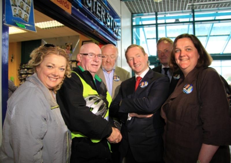 Yvonne N� Mhurch� with Michael Keenan, An Taoiseach Enda Kenny, James Bannon TD and Cllr Gabrielle McFadden. Photo: Michelle Ghee. www.gphotos.ie