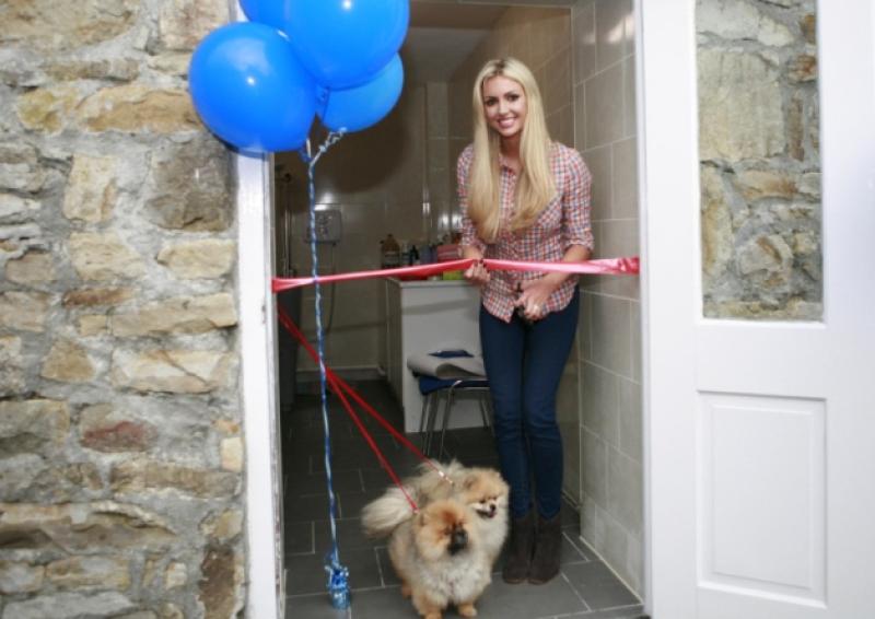 ISPCA Ambassador Rosanna Davison and her Pomeranian pooches Ted and Leo pictured at the ISPCA National Animal Centre in Kenagh, Co Longford. The ISPCA are urging the public to be vigilant after reports of bogus collectors operating on their behalf in Lanesboro. Photo by Carmel Murray