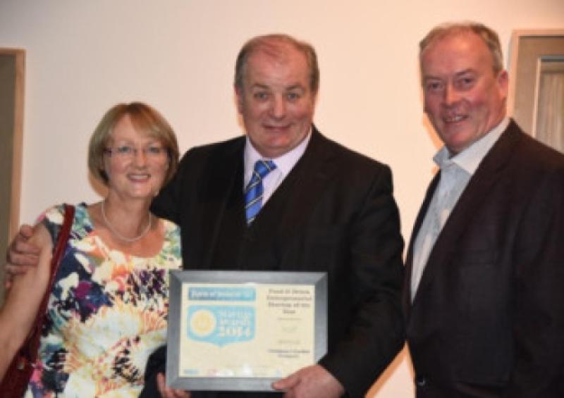 Entrepreneur and 'Dragon's Den' star Gavin Duffy (centre) presents Martina and David Burns of Richmount Cordial Co with their Bank of Ireland Start-up Award.