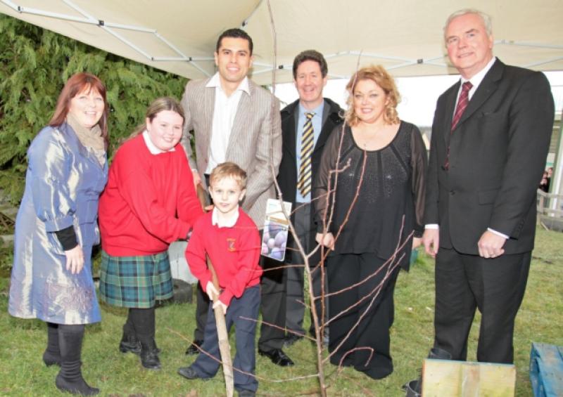 At the planting of tree to mark the 15th anniversary of Gaelscoil Longfoirt last Friday were l to r; Sharon Murray, Toni Harte, Olan OMuireagain, former Cork GAA star Sean Og O hAilpin, Caoimhi O hEaghra, Yvonne Ni Mhurchi (Principal) and Pat Kellegher. Photo: Shelley Corcoran