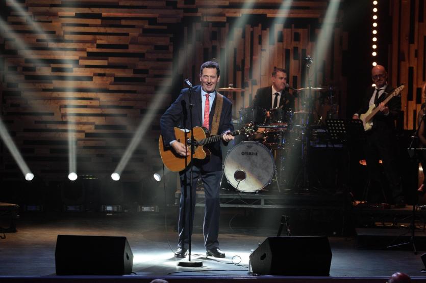Series 6 of Opry Dhoire on TG4