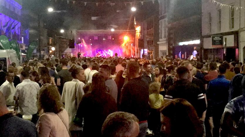 Thousands of Longford music lovers 'bask in warm glow' as Brave Giant hots up Summer Festival 