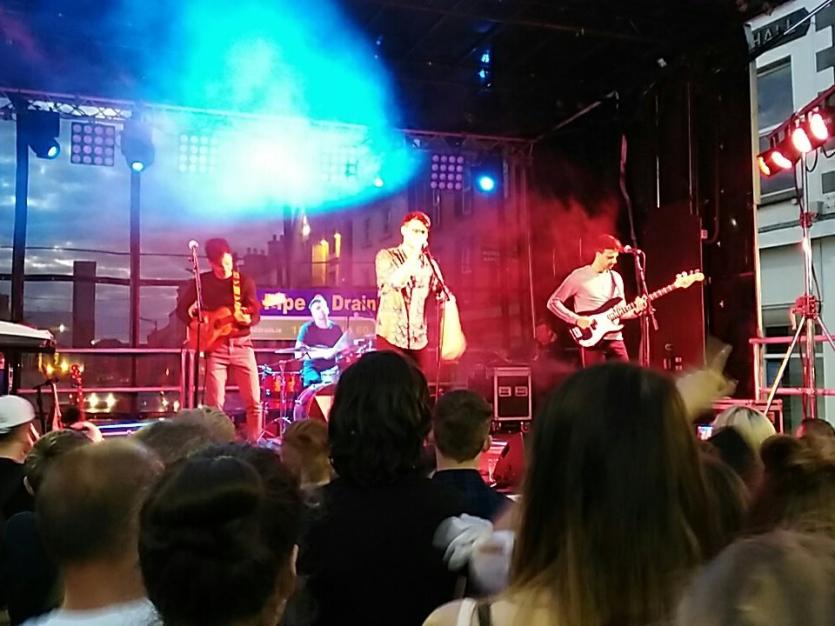 Thousands of Longford music lovers 'bask in warm glow' as Brave Giant hots up Summer Festival 