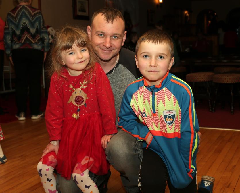 ILOL-20-12-19 Kenagh Santa 01.     Evelina, John & Dominic Egan.      Picture: Syl Healy.