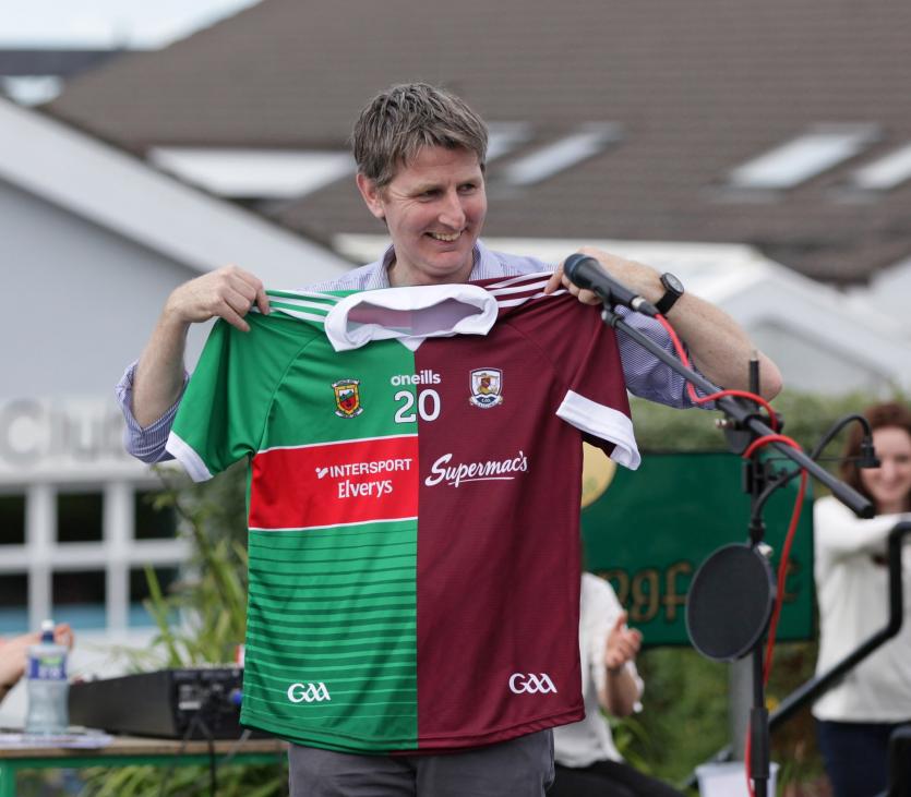 GALLERY | Sun beams down for Gaelscoil Longfoirt 'Slán le Rang 6' graduation ceremony