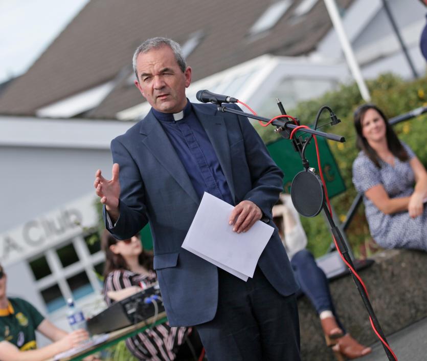 GALLERY | Sun beams down for Gaelscoil Longfoirt 'Slán le Rang 6' graduation ceremony