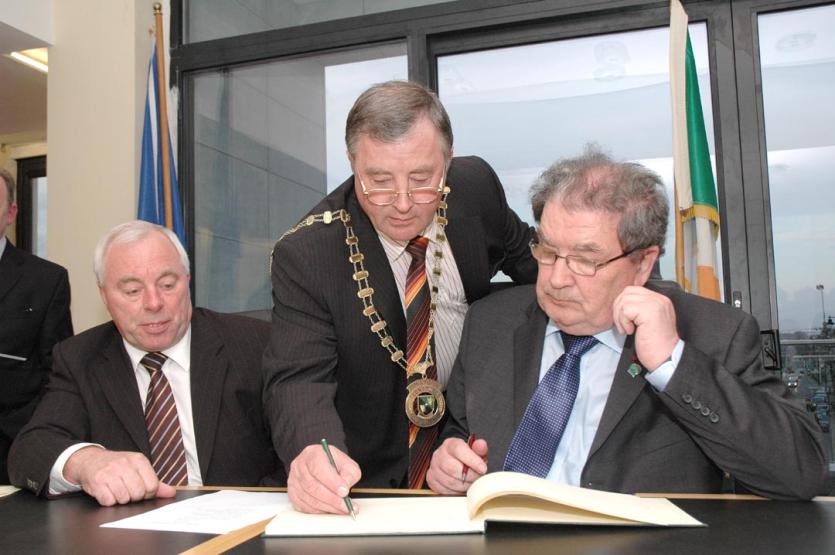 PHOTO GALLERY | Looking back at when the late John Hume was bestowed with the Freedom of Longford