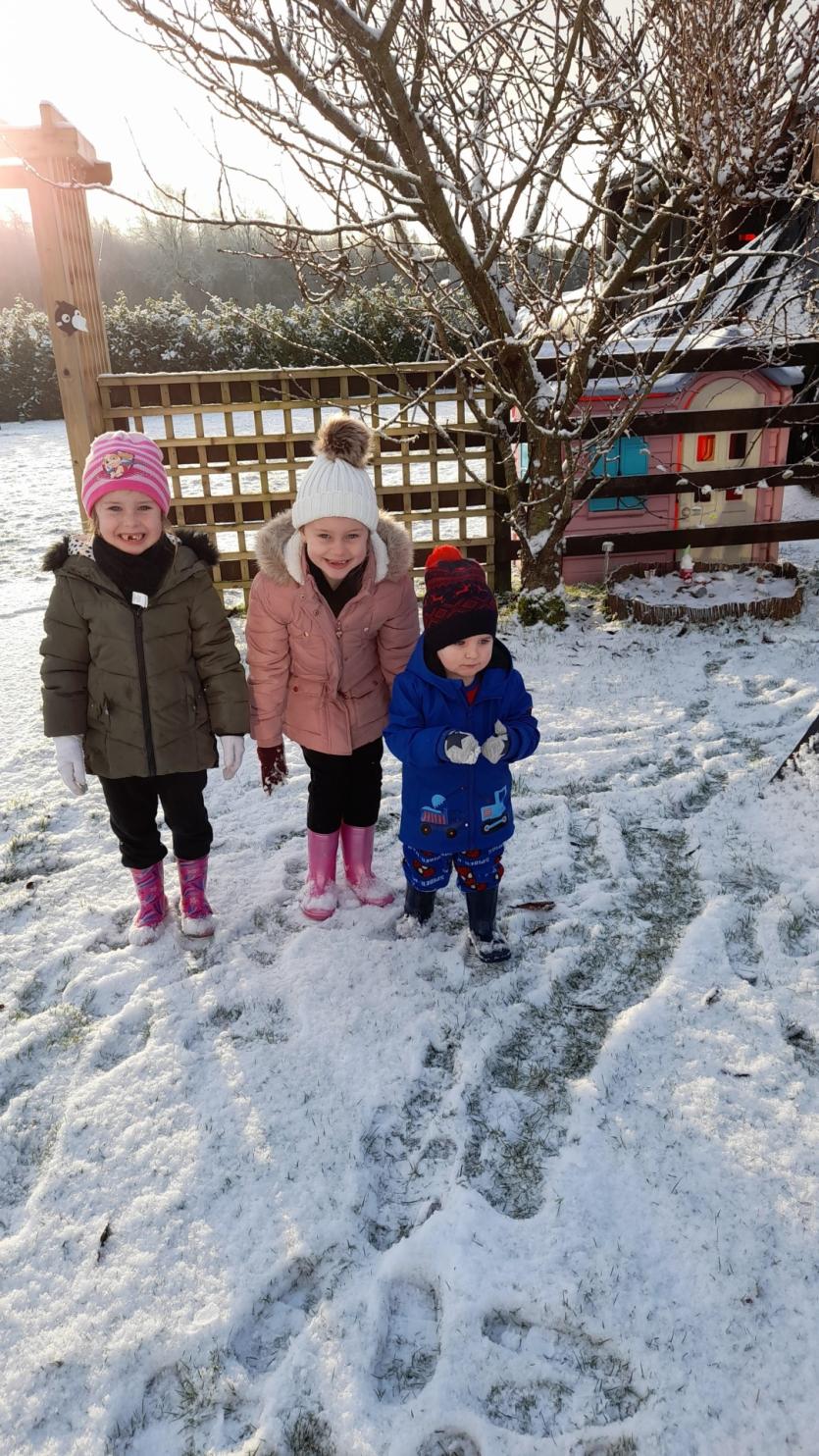 Snowy Longford Gallery 4: A selection of lovely Longford sneactha photos