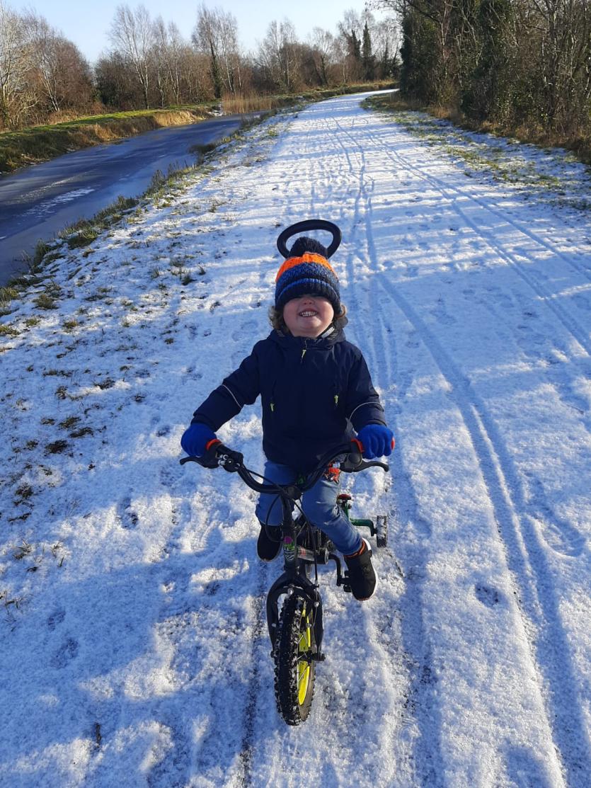 Snowy Longford Gallery 6: Snow fun and Longford sneachta scenes 